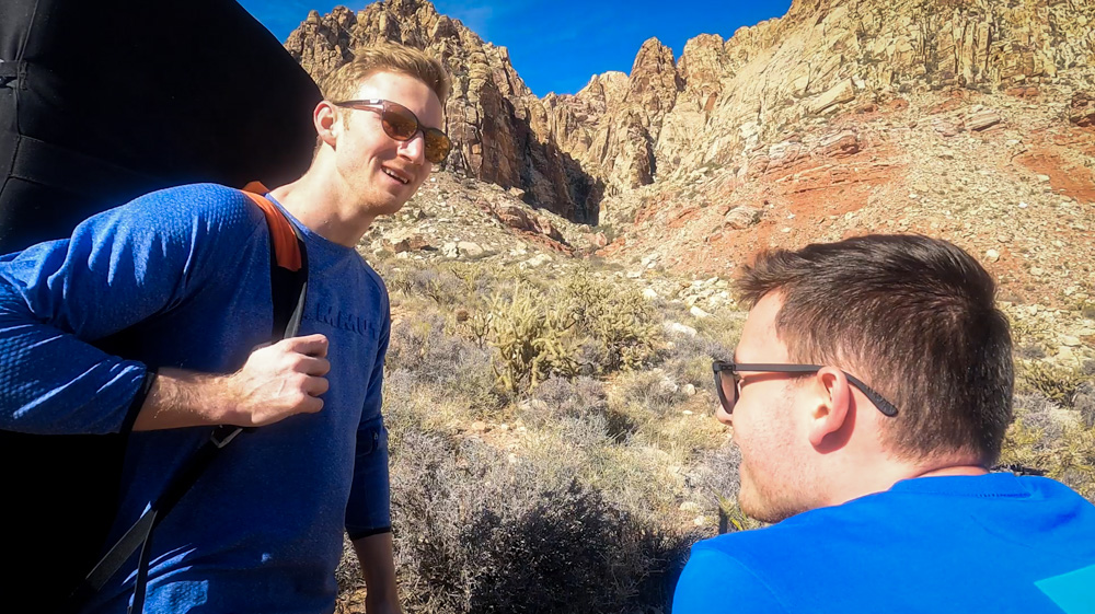 Jakob Schubert isst traditionelle Japanische Nudeln