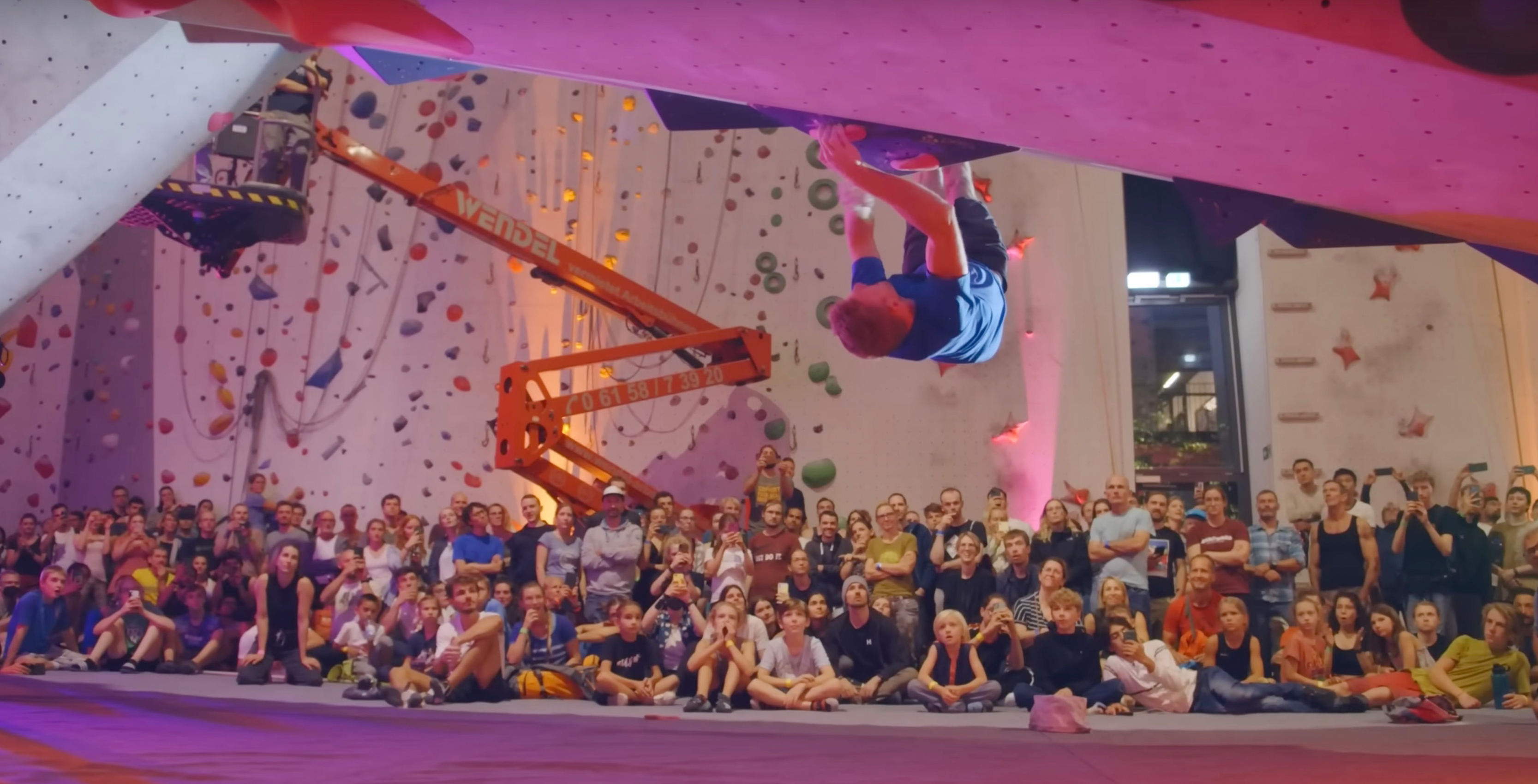 Jakob Schubert isst traditionelle Japanische Nudeln