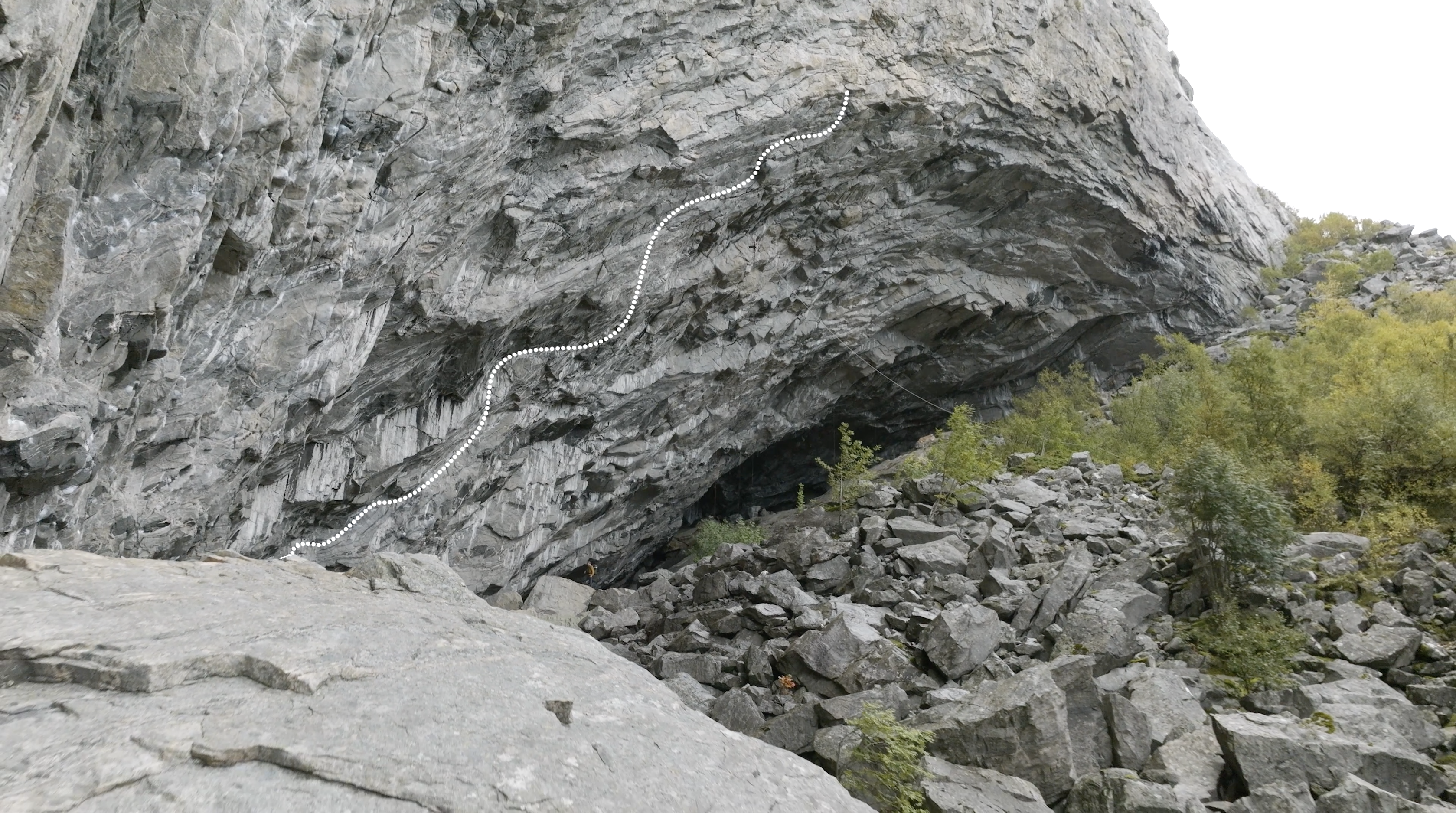 Jakob Schubert isst traditionelle Japanische Nudeln