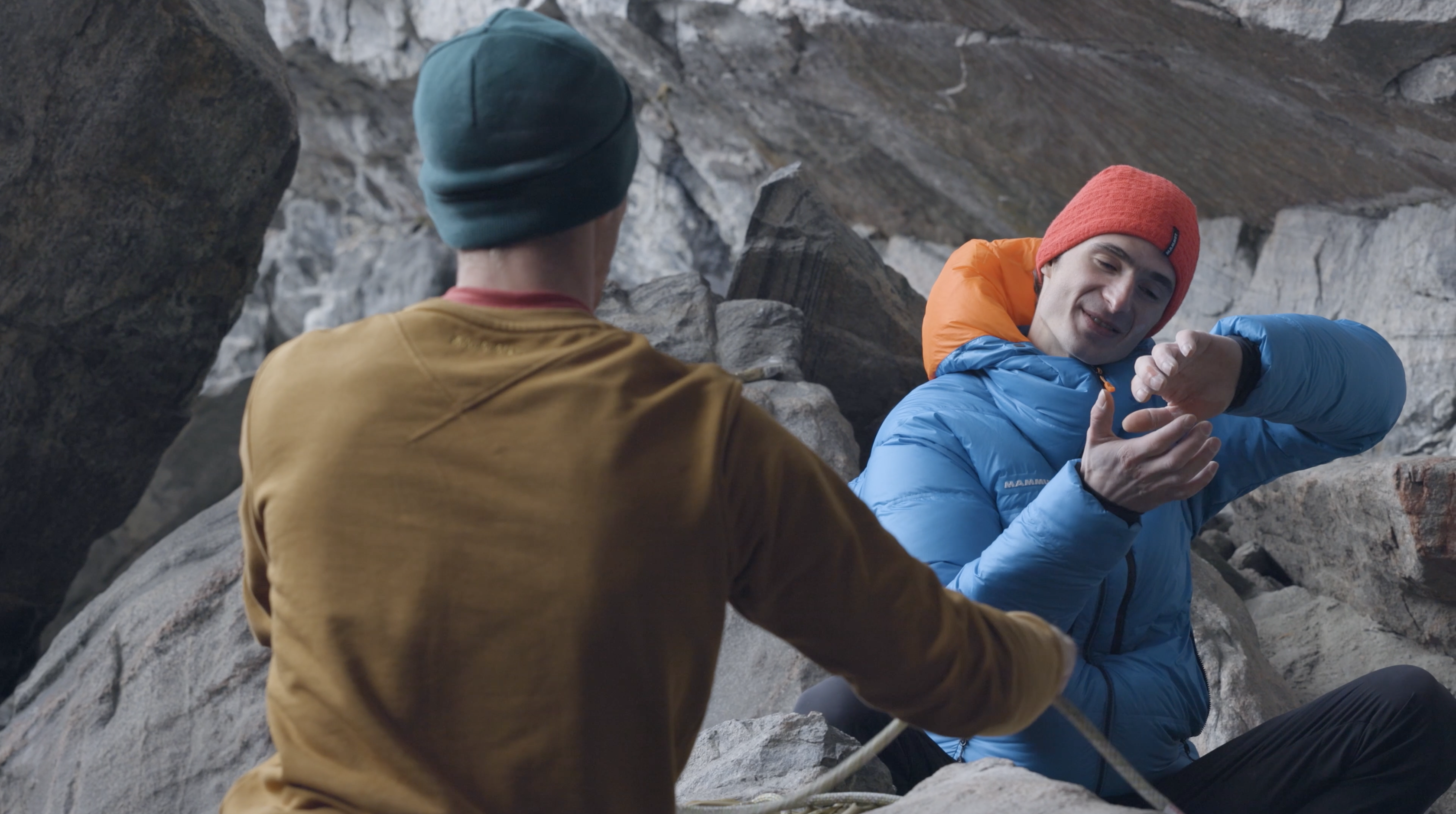 Jakob Schubert isst traditionelle Japanische Nudeln