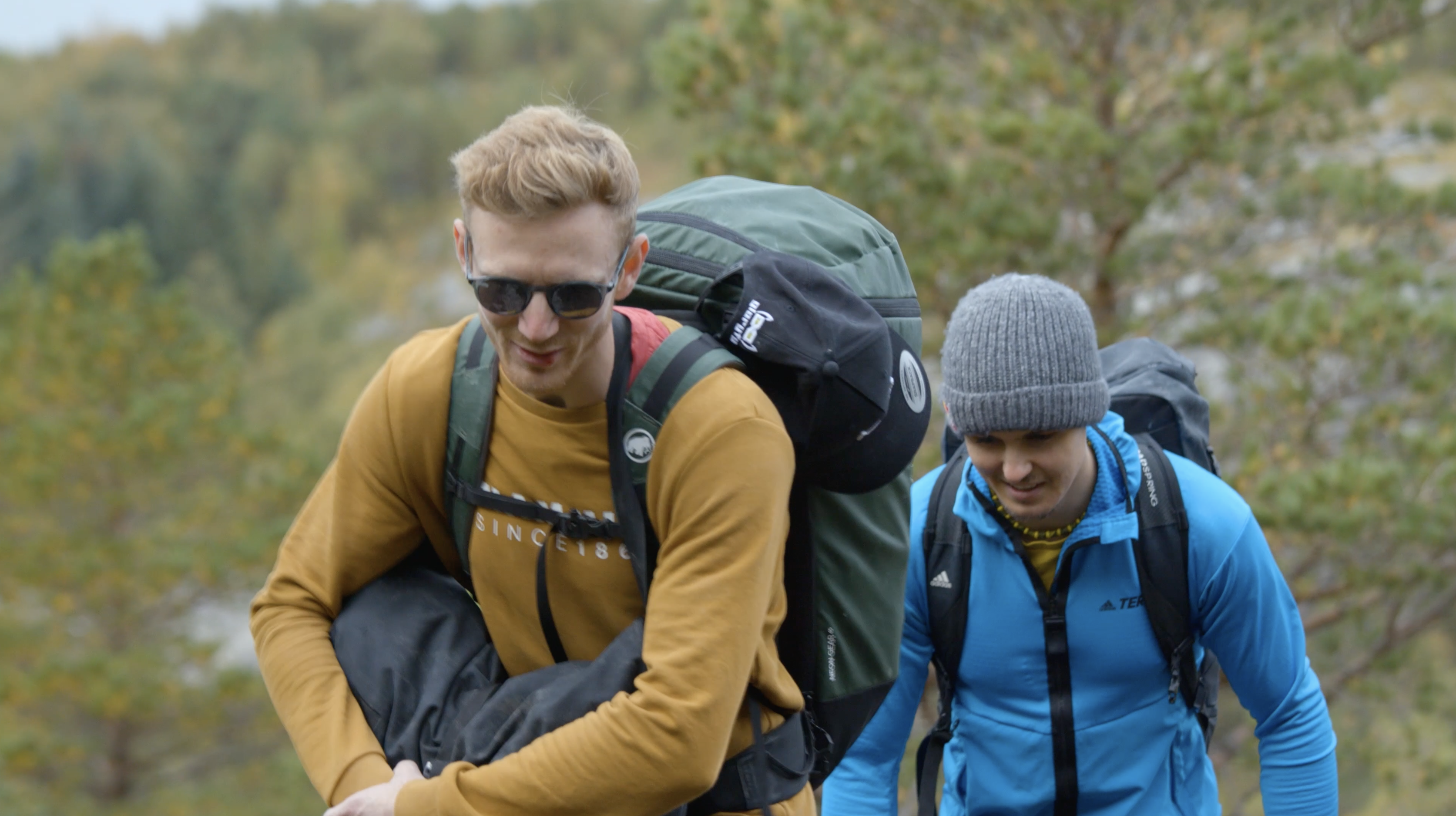 Jakob Schubert isst traditionelle Japanische Nudeln